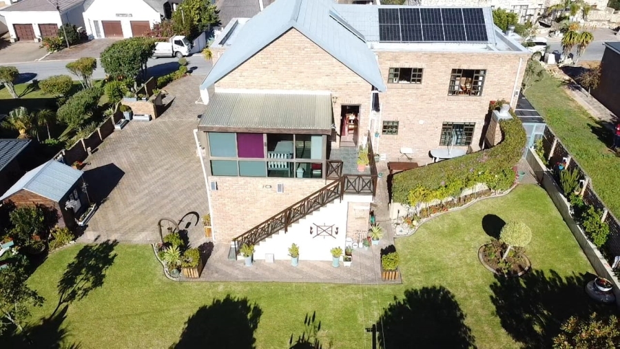 5 Bedroom Property for Sale in Stilbaai Wes Western Cape